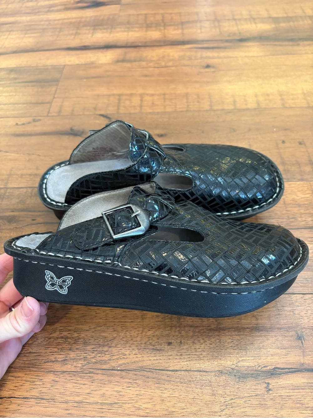 Alegria Women’s Embossed Classic Black Leather Clogs Size EU 36 US 6 ALG-7702